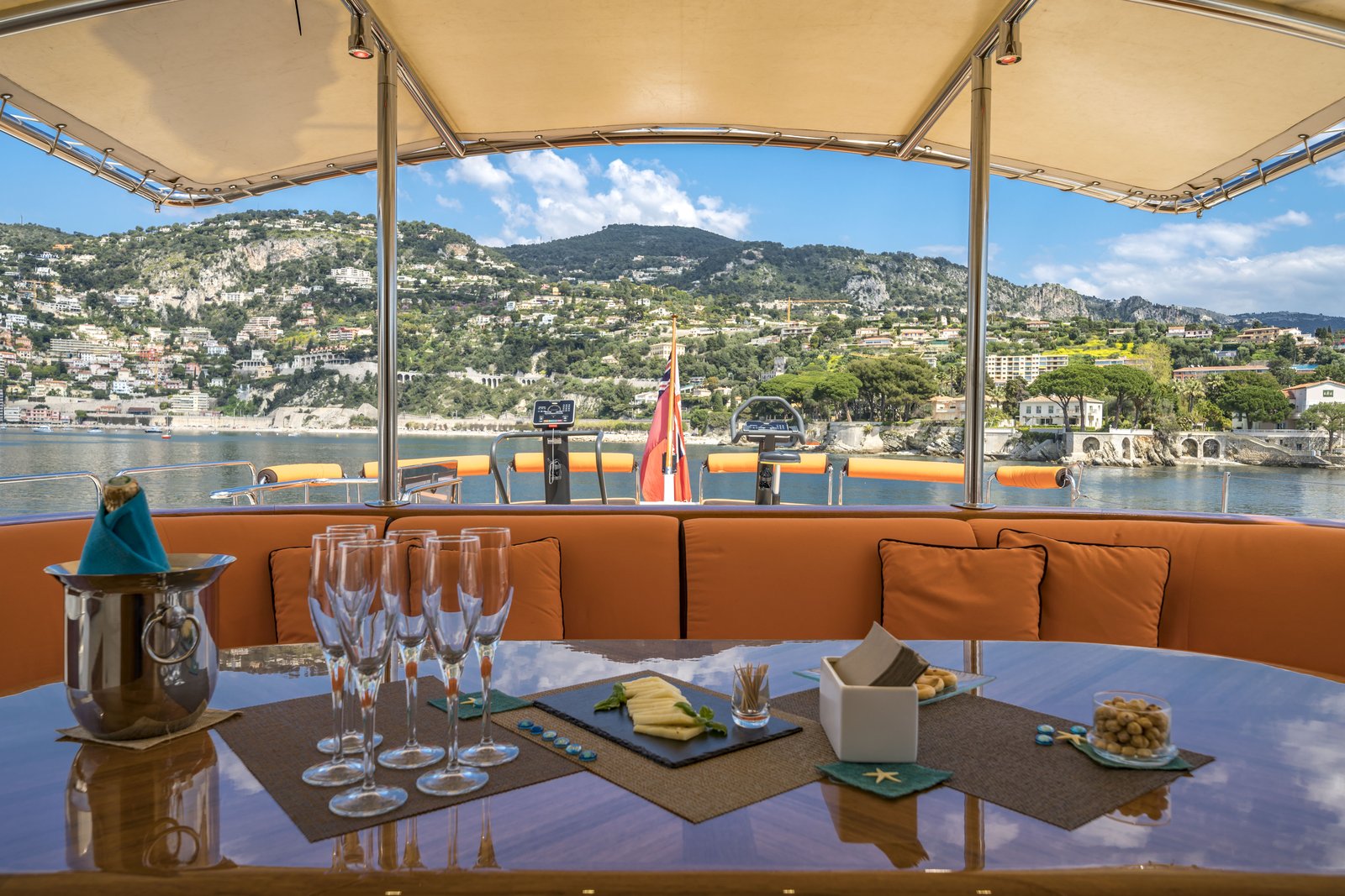 Sundeck loungers with Côte d'Azur views